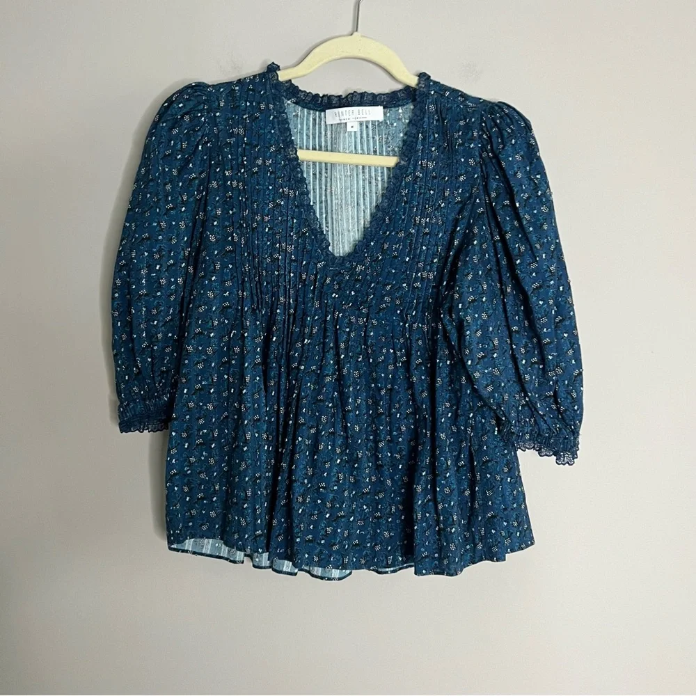 Hunter Bell Mia Puff Sleeve Lace Trim Blue Floral Print Top Women's Medium - Picture 4 of 8